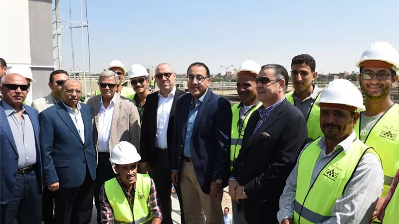 رئيس الوزراء يتفقد محطة معالجة مياه الصرف الصحي بتزمنت الشرقية
