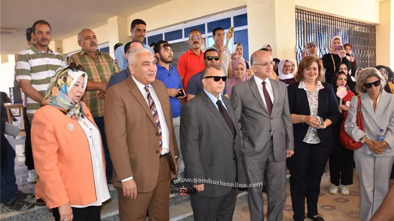 رئيس جامعة السادات ونائبيه يلتقون بالطلاب ويهنئونهم بالعام الدراسى الجديد