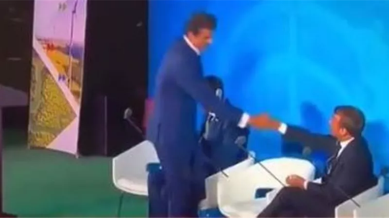 استقبال مهين من ماكرون لأمير قطر