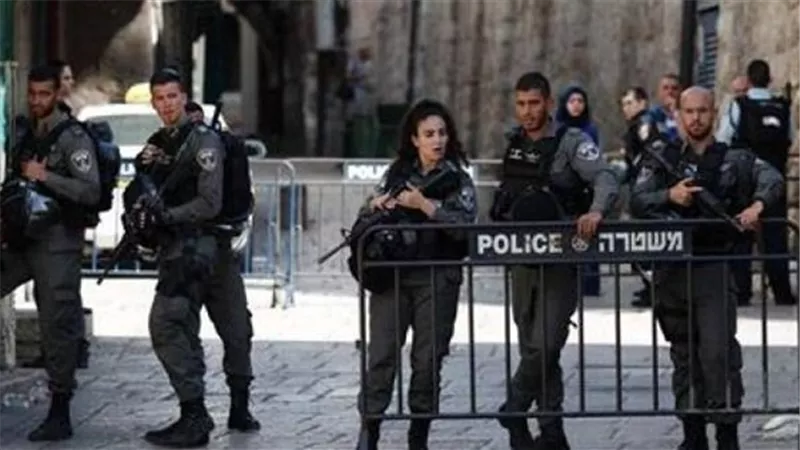 الاحتلال يعتقل وزير شؤون القدس