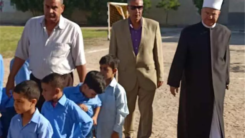 عبد العظيم يتابع انتظام الدراسة بالمعهد الابتدائى الأزهرى