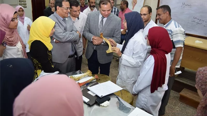 رئيس جامعة سوهاج يتابع انتظام العملية التعليمية بالحرم الجامعي الجديد