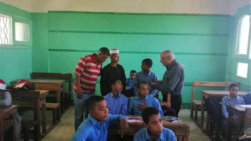 مديرا التعليم الإعدادى والثانوى بأزهر الأقصر فى جولة بمعاهد القرنة والبياضية