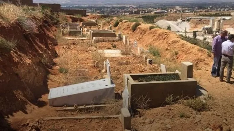 نبش قبر طفل لاجئ سوري في لبنان يثير استياء واسعاً
