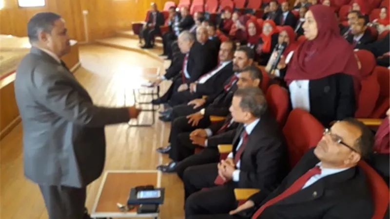 التداوي يلتقى مديرى المدارس والمعلمين لمناقشة تطوير المنظومة التعليمية بالوادى الجديد