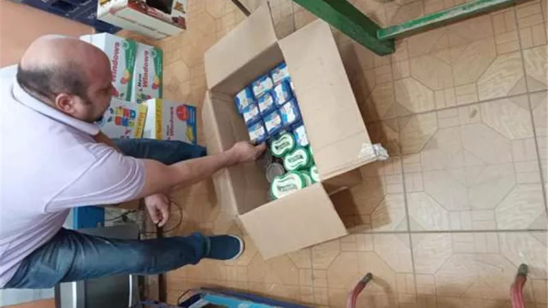 حملة صحية تعدم 56 كيلو مواد غذائية فاسدة في الطور..صور