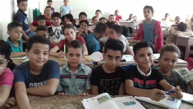 استغاثة الى وزير التربية والتعليم .. فصول الشهيد خالد علام بشبين الكوم علب سردين .. صـــور