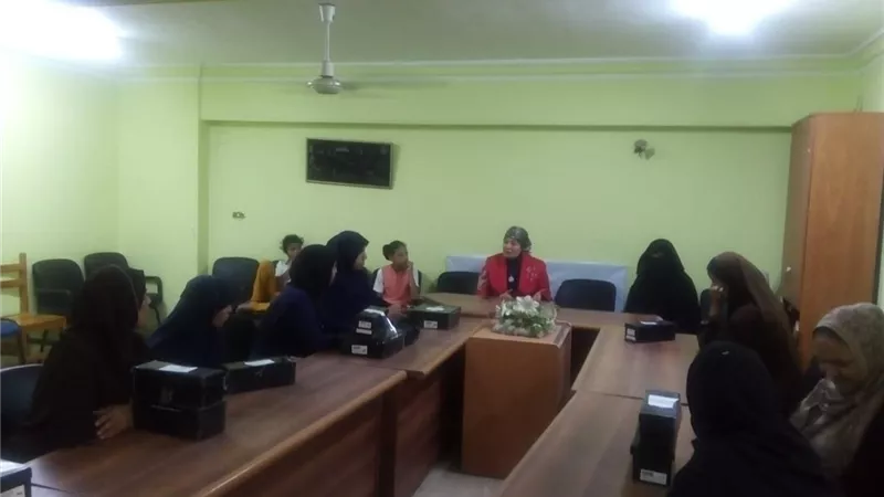 قومي المرأة بأسيوط يوزع أحذية على أبناء غير القادرات