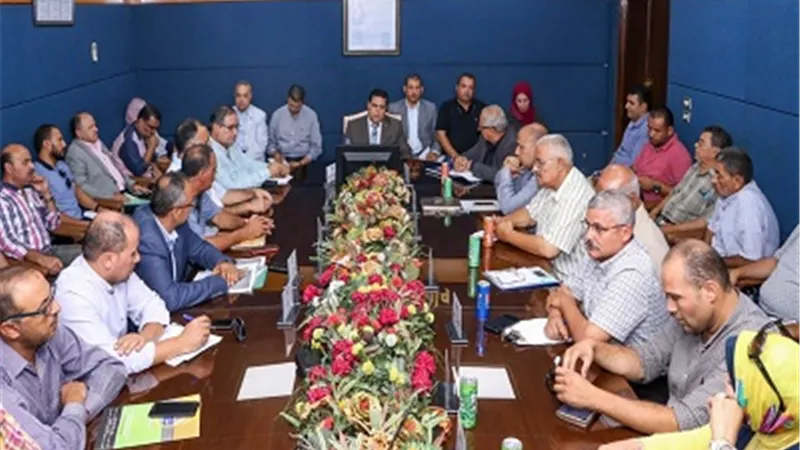 رئيس ميناء دمياط يلتقي بممثلى الشركات والتوكيلات البحرية