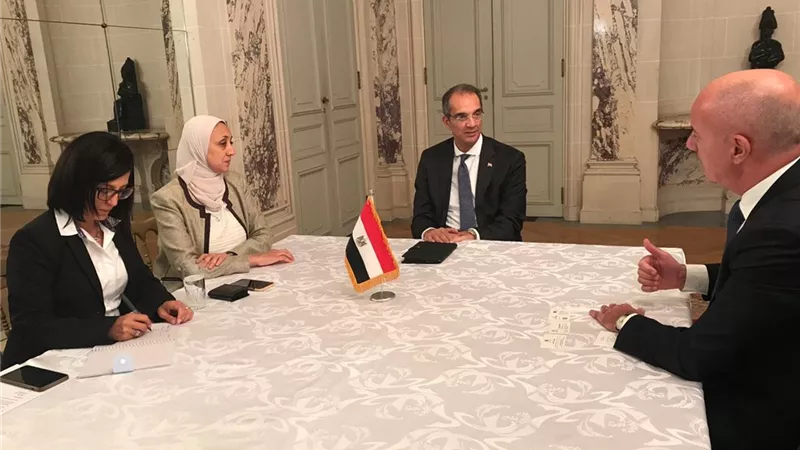 طلعت يختتم زيارته لفرنسا بعقد لقاءات مع مسؤولي تنظيم الاتصالات