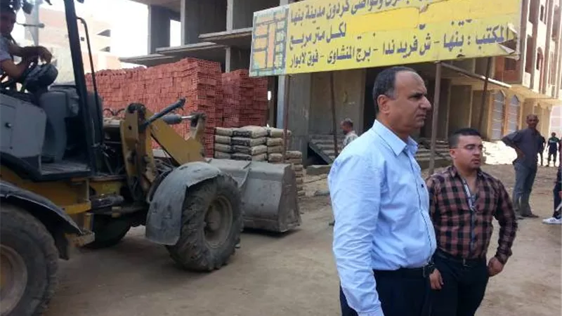 إزالة الأدوار المخالفة لابراج منطقة الفلل ببنها