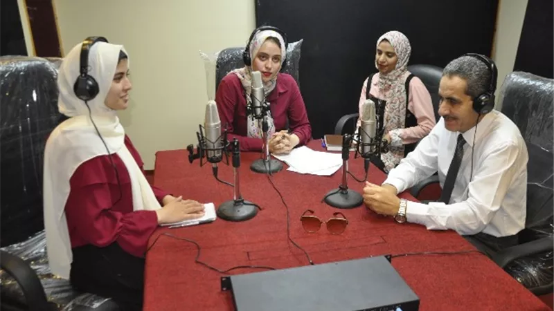 راديو قناة السويس تجربة رائدة بالجامعات المصرية ..صور