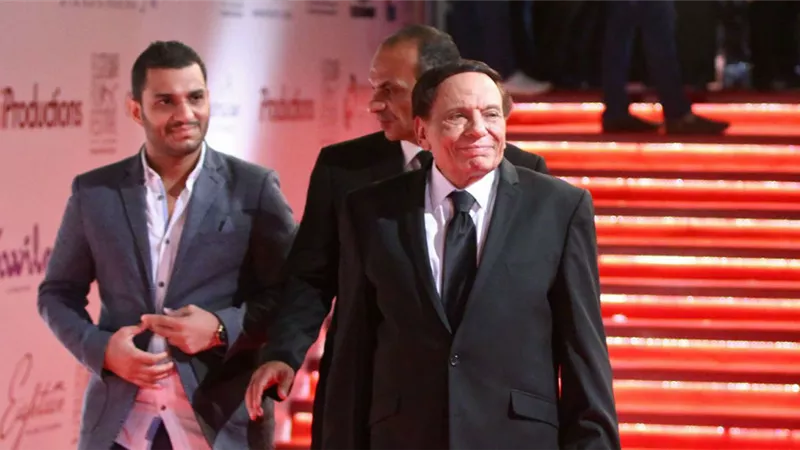 فنان شهير يكشف حقيقة مرض الزعيم.. فيديو