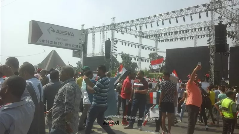 تظاهرة حاشدة فى حب مصر أمام النصب التذكاري