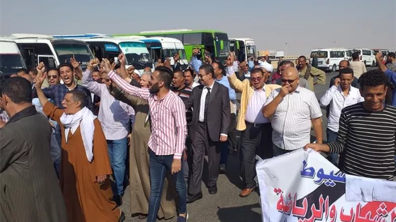 مظاهرات الاسايطة لتاييد الرئيس تغلق شوراع القاهرة من كثرة المواطنين