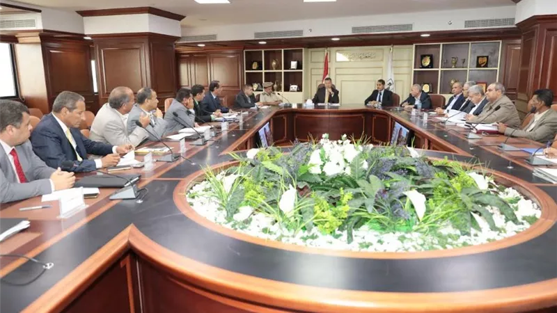 محافظ بني سويف يرأس اجتماع تقنين أراضي الدولة