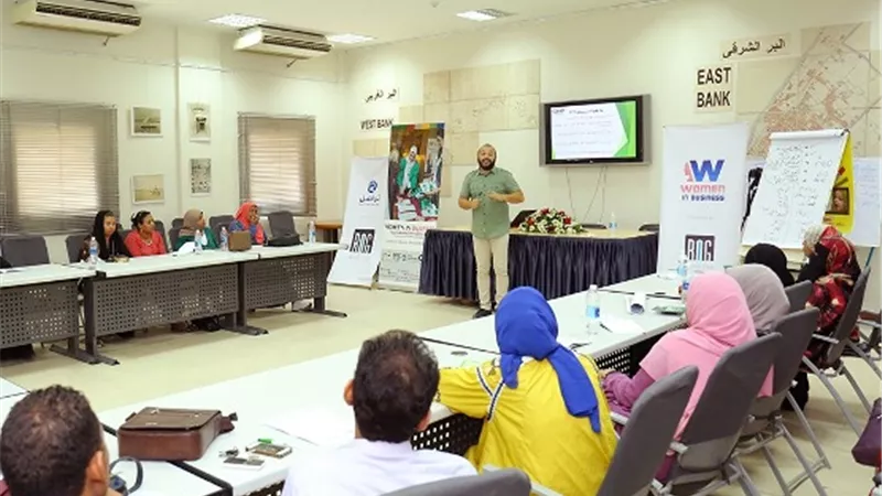 مكتبة مصر العامة بالأقصر تنظم دورة تدريبية حول ريادة الأعمال ..صور