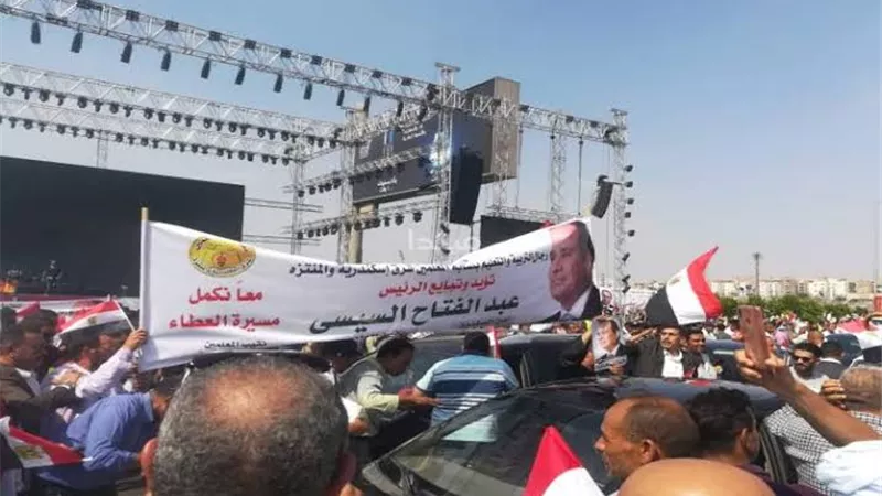 فؤش ورمضان والهام شاهين فى مسيرة مدينة نصر