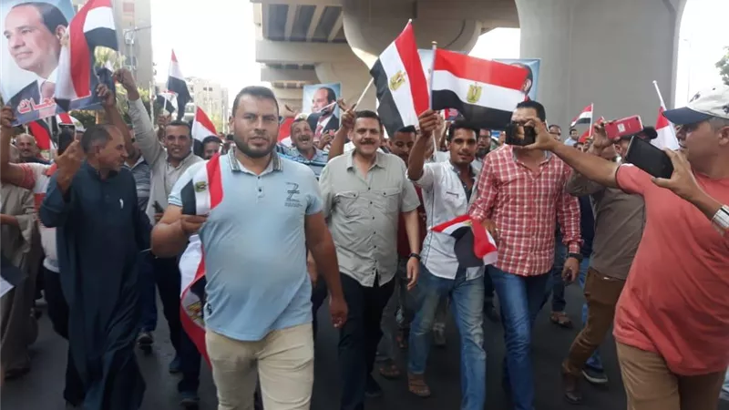 مسيرة حاشدة للعاملين بالدلتا للسكر أمام النصب التذكارى .. صور
