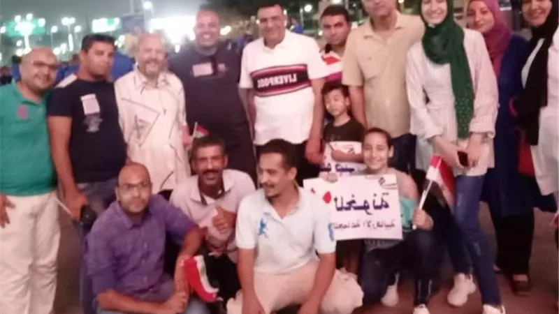 وصول المسيرة الحاشدة من سكان مدينة بدر لتأييد السيسى بالمنصة.. بالصور