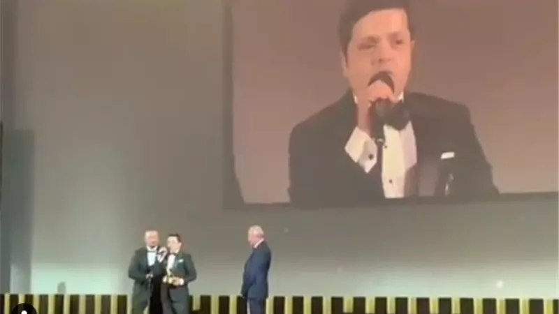 هنيدي ينعي شهداء مصر من الجيش والشرطة في سيناء .. فيديو