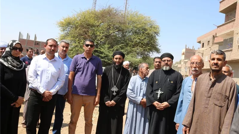 محافظ أسيوط ينيب رئيس مركز القوصية لحضور مراسم تشييع ودفن شهيد الهجوم الارهابى ببئر العبد بسيناء