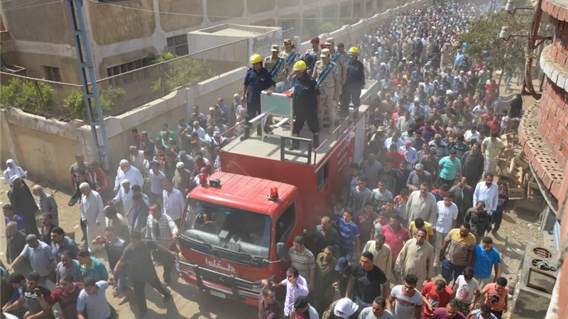 الالاف يشيعون جثمان شهيد كمين تفاحه بمسقط راسه بالدقهلية