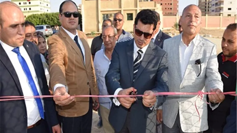 وزير الرياضة يتفقد مراكز شباب النهضة والهايكستب والسلام ثالث