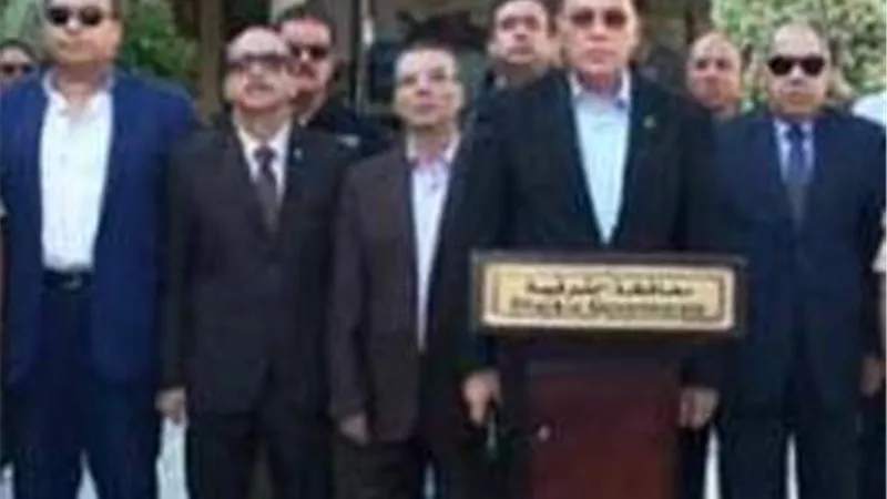 محافظ الشرقية يشهد طابور الصباح بمدرسة الزقازيق الزخرفية