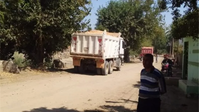 محافظ أسيوط: بدء تمهيد الطرق بقرى ديروط استعدادًا لرصفها