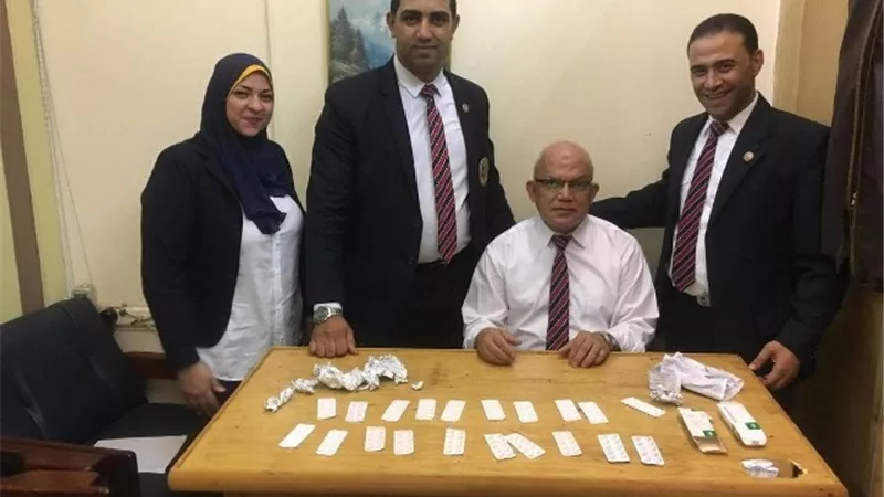 ضبط أقراص مخدرة راكب مصرى قادم من إيطاليا بالمطار