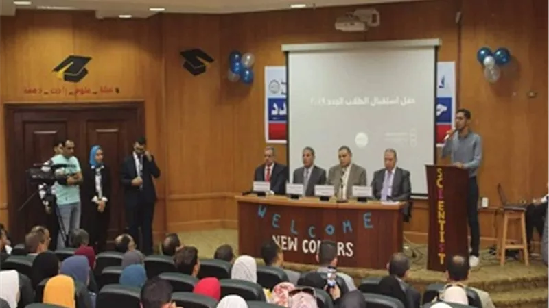 رئيس جامعة كفر الشيخ يشهد استقبال الطلاب الجدد بكلية الطب