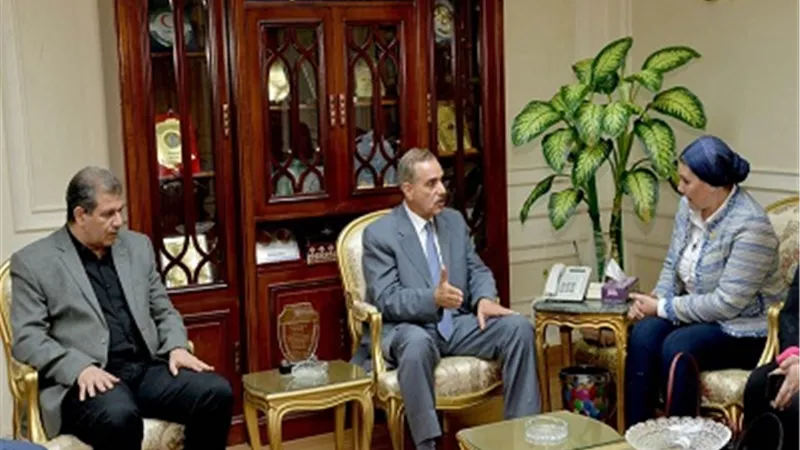 محافظ أسيوط يلتقي وفد وزارة الصحة عقب تكريمهم لـ4 مراكز تنظيم أسرة