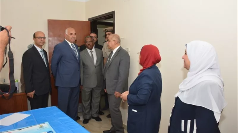 الجمال والذكير يفتتحان عنابر لعلاج المسجونين بالمستشفيات الجامعية بأسيوط