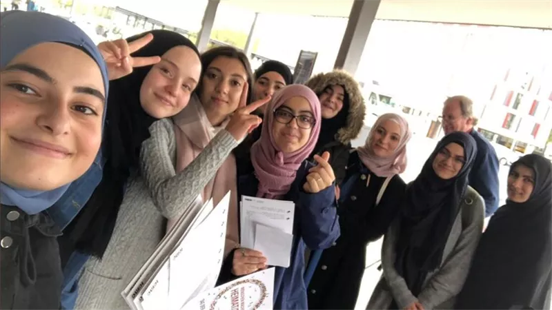 حاول طعنها بسكين خلال واقفة لمناهضة التمييز