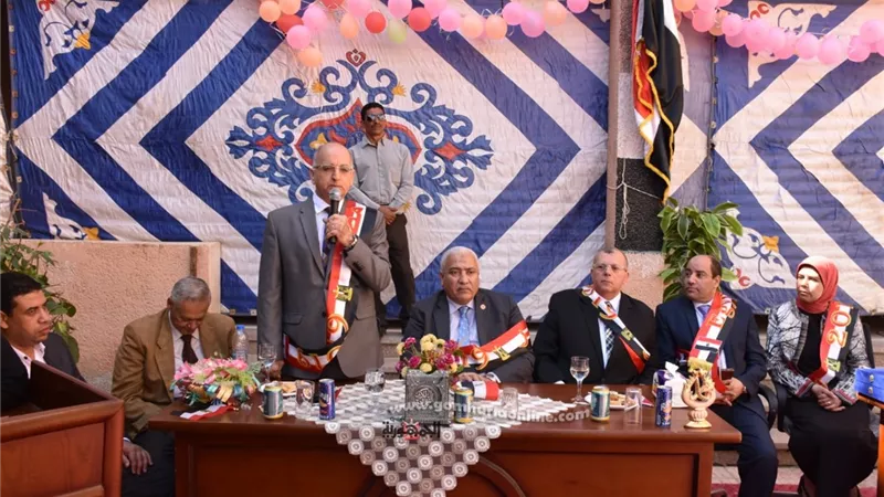 رئيس جامعة السادات ونائبيه يشاركون طلاب التربية احتفالهم بالعام الدراسي الجديد