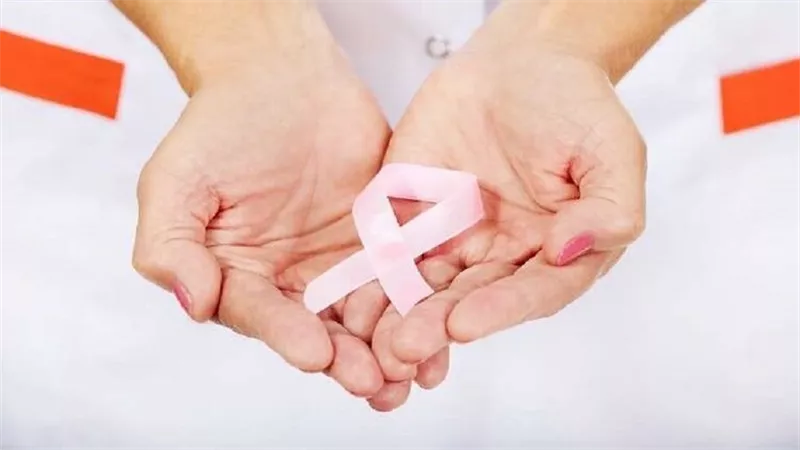 6 أعراض لـ سرطان الثدي