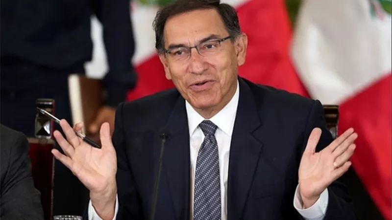 برلمان بيرو يقيل مارتن بيسكارا من الرئاسة