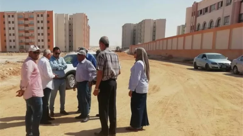 علاء عبد العزيز يتفقد مشروعات المجتمعات العمرانية بالمنيا الجديدة
