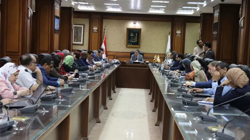 محافظ سوهاج يبحث مع البنك الدولي تقييم برنامج 