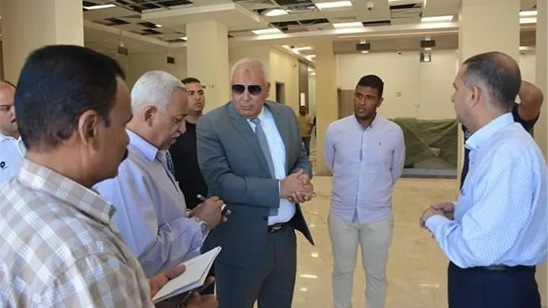 الزملّوط يتفقد مشروع الفرع الجديد للبنك الأهلي المصري بالوادى الجديد