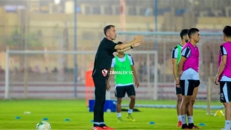 ميتشو يطمئن على جاهزية زيزو وعبدالغني