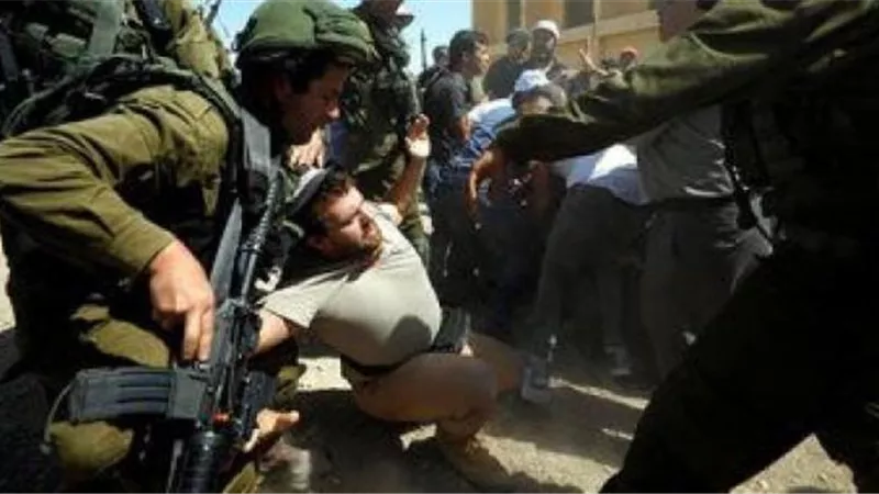 خلال استجواب إسرائيل له.. فلسطينيون يحتجون بعد نقل معتقل إلى المستشفى