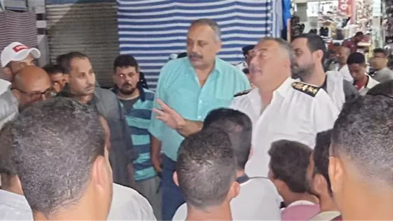 محافظ مطروح: حملة ليلية لازالة الباعة الجائلين بالسوق القديم بوسط المدينة
