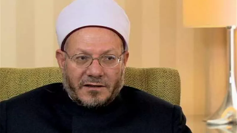 مفتي الجمهورية يوضح حكم حضور الحائض غُسل الميت
