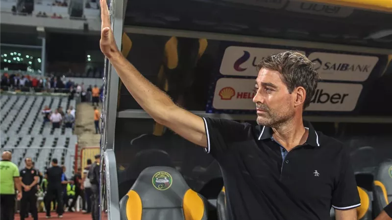 الأهلي ضد الانتاج.. فايلر يحذر لاعبيه من هذا اللاعب