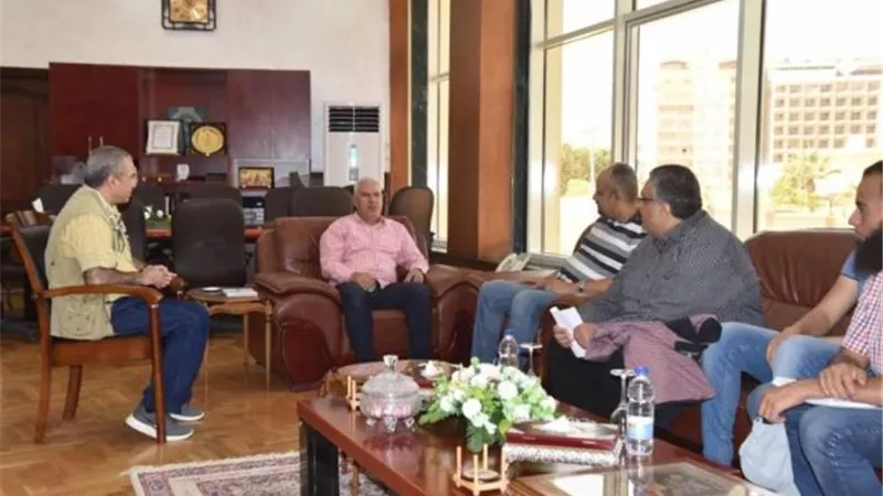 محافظ مطروح يستقبل لجنة المركز القومى لبحوث الاسكان والبناء