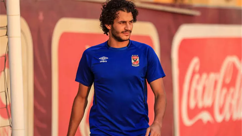 لاعب الأهلي الشاب يؤدي تدريبات تأهيلية