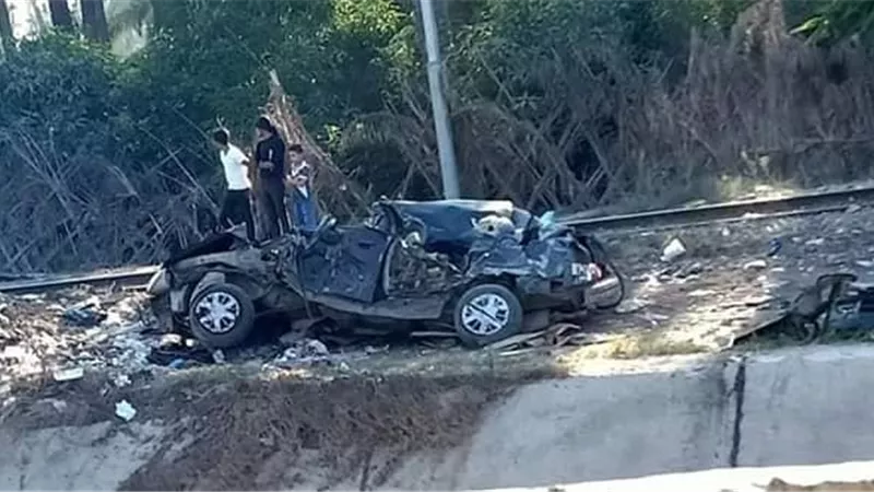 مصرع 3 أشخاص وإصابة آخر في حادث تصادم قطار بسيارة في البحيرة