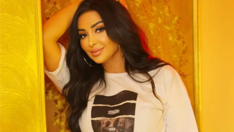 شاهيناز تطرح ماما وعمرو دياب يطرح 